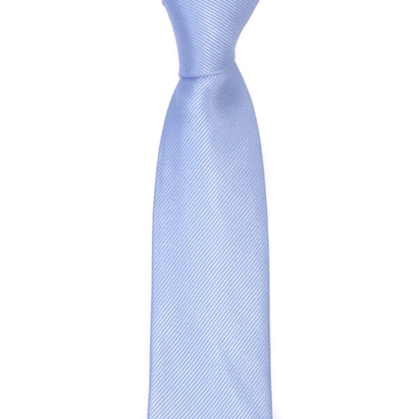 cravate bleu ciel nouée