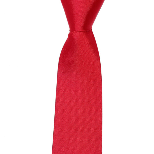 cravate homme rouge unie en soie nouée