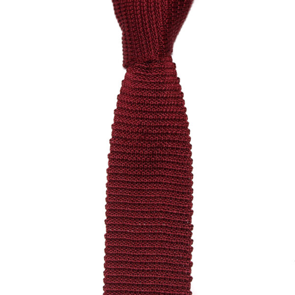 cravate tricot bordeaux unie en soie nouée